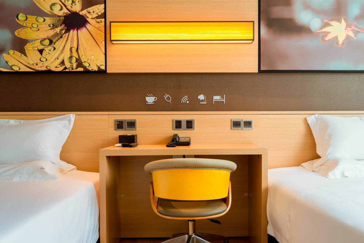 Iu Hotel Hezhou Bus Terminal Zewnętrze zdjęcie